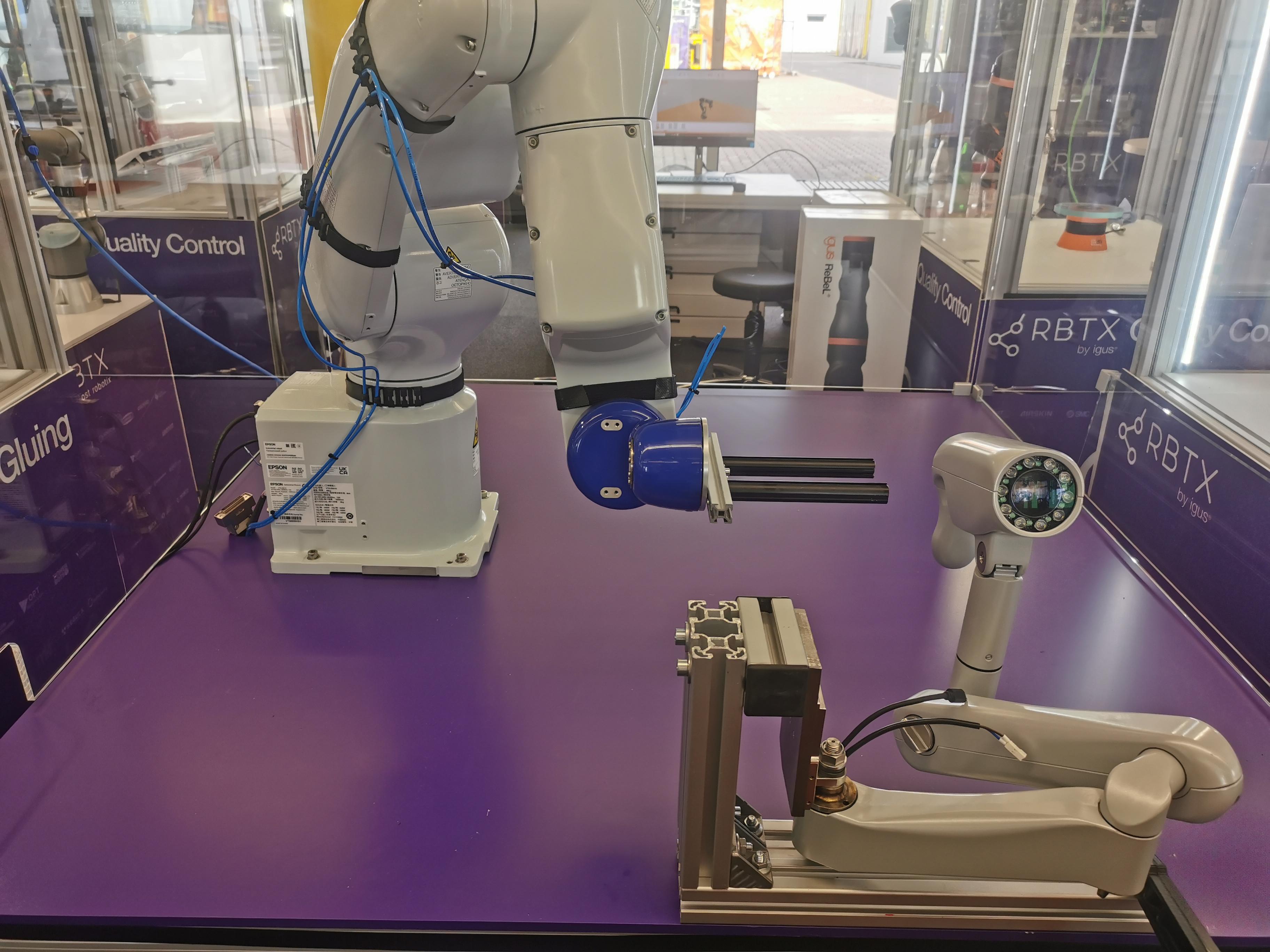 Robot tests lifetime of parts for medical industries 